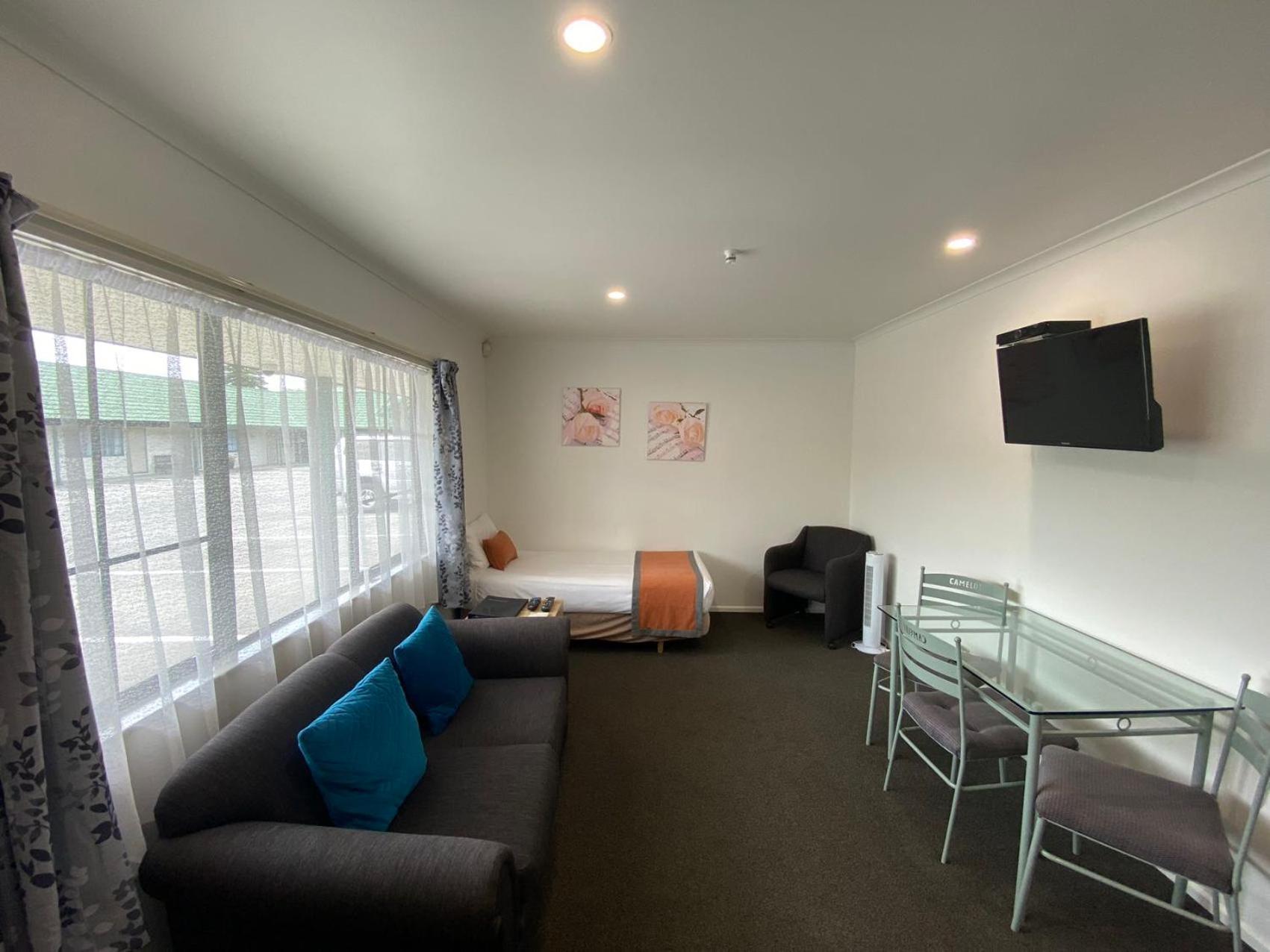 Camelot Motor Lodge And Conference Centre Palmerston North Dış mekan fotoğraf