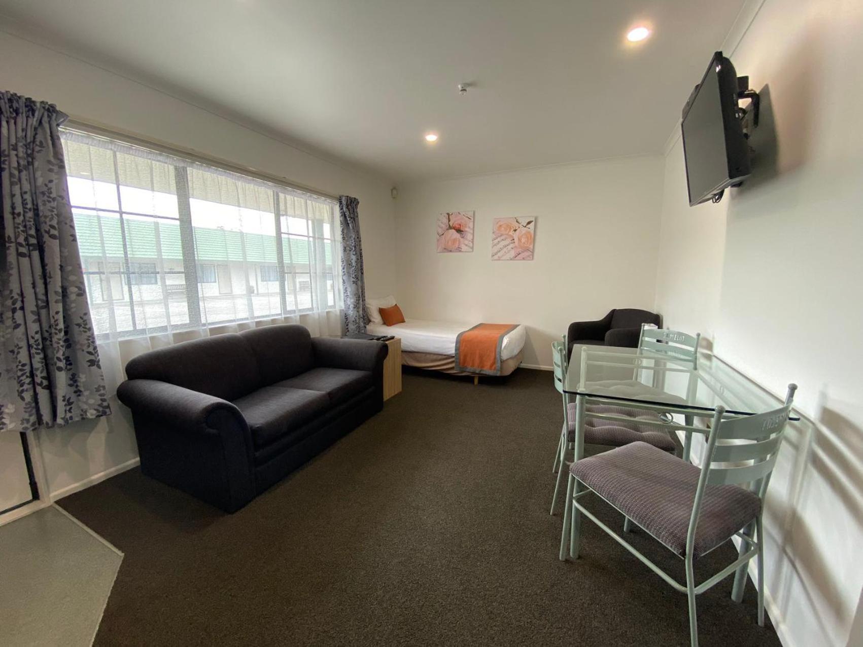 Camelot Motor Lodge And Conference Centre Palmerston North Dış mekan fotoğraf