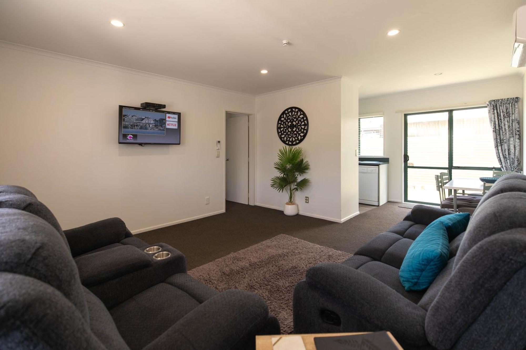 Camelot Motor Lodge And Conference Centre Palmerston North Dış mekan fotoğraf
