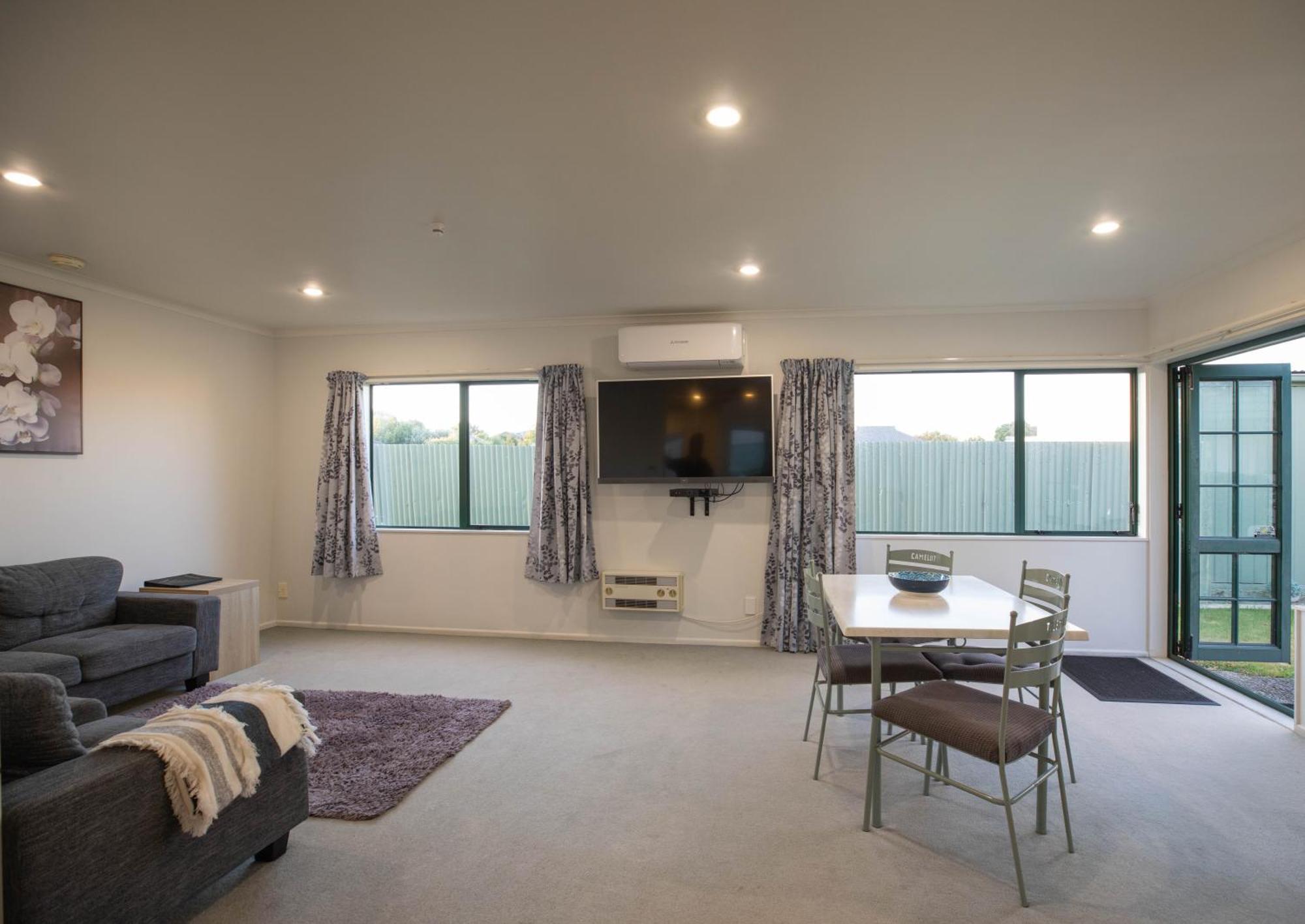 Camelot Motor Lodge And Conference Centre Palmerston North Dış mekan fotoğraf
