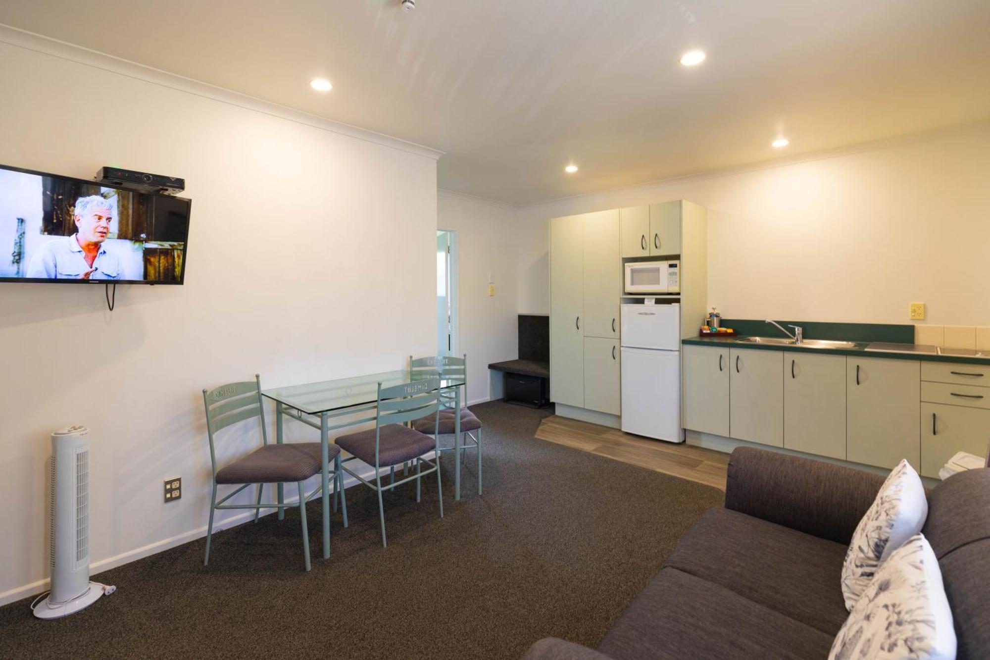 Camelot Motor Lodge And Conference Centre Palmerston North Dış mekan fotoğraf