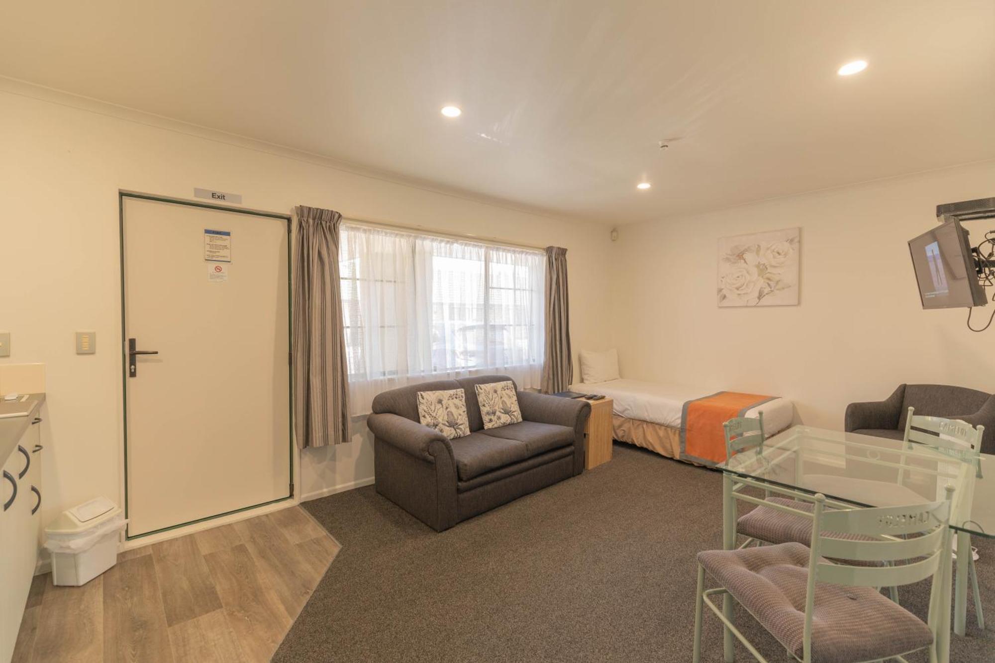 Camelot Motor Lodge And Conference Centre Palmerston North Dış mekan fotoğraf