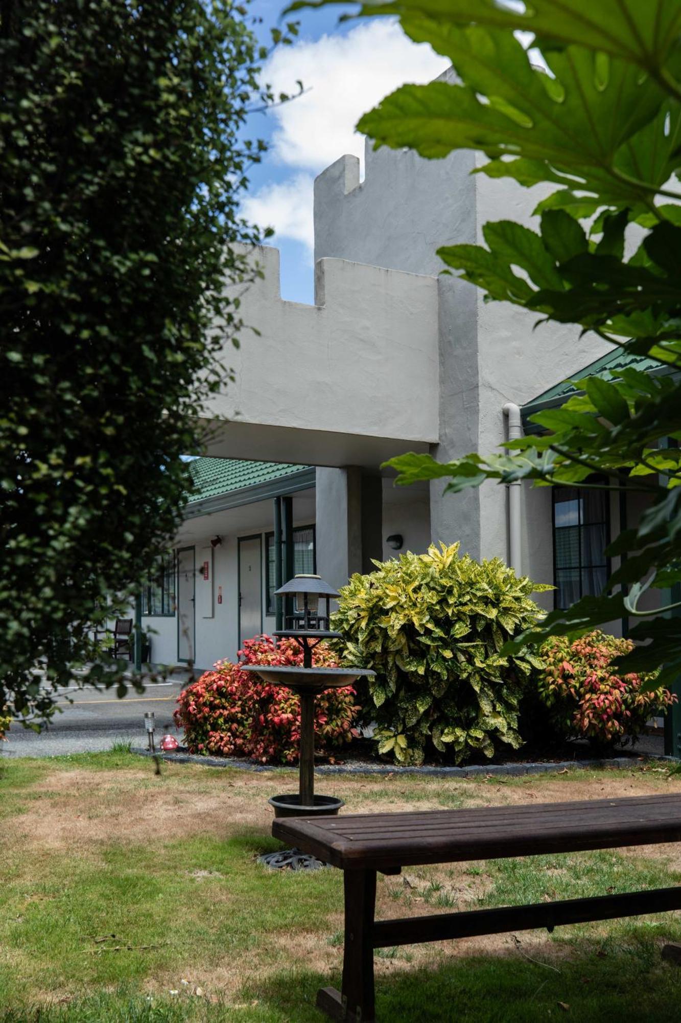 Camelot Motor Lodge And Conference Centre Palmerston North Dış mekan fotoğraf