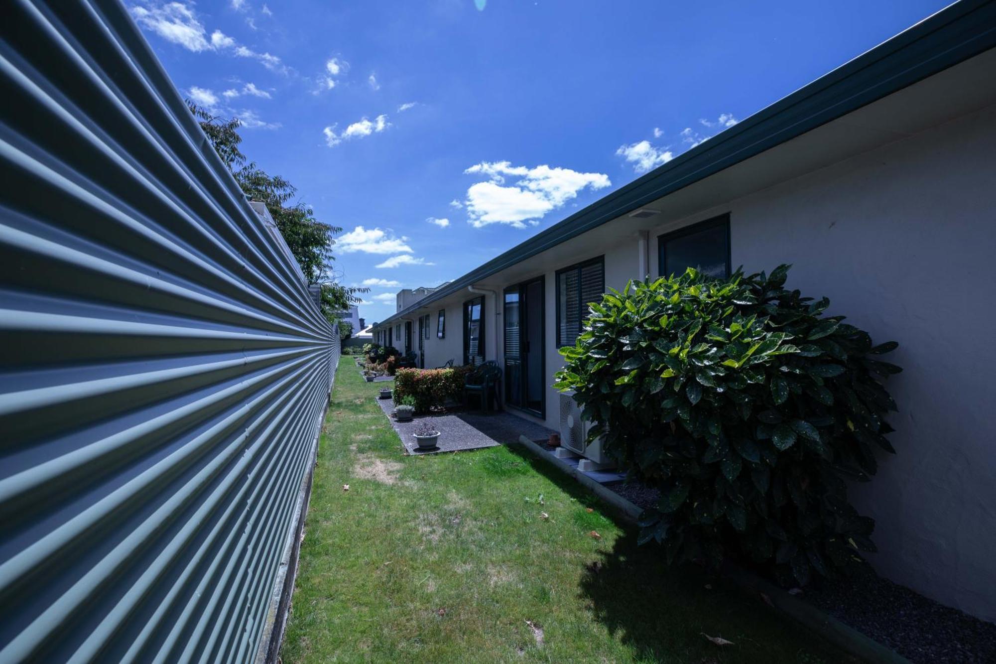 Camelot Motor Lodge And Conference Centre Palmerston North Dış mekan fotoğraf
